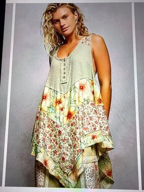 💖Hello Gorgeous! POL Round Neck Ribbed Tank w/Woven Print Patch - Powder Olive